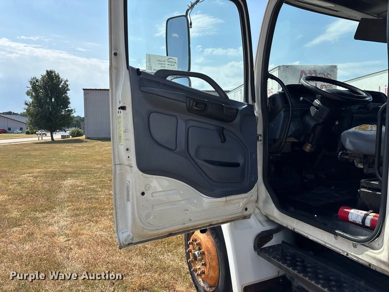 image for item FG0693 2007 Hino box truck