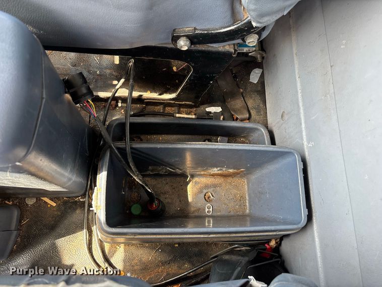 image for item FG0693 2007 Hino box truck