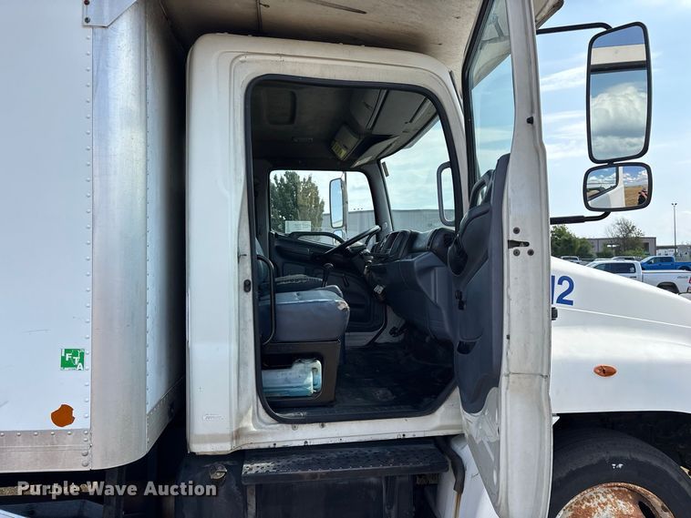 image for item FG0693 2007 Hino box truck