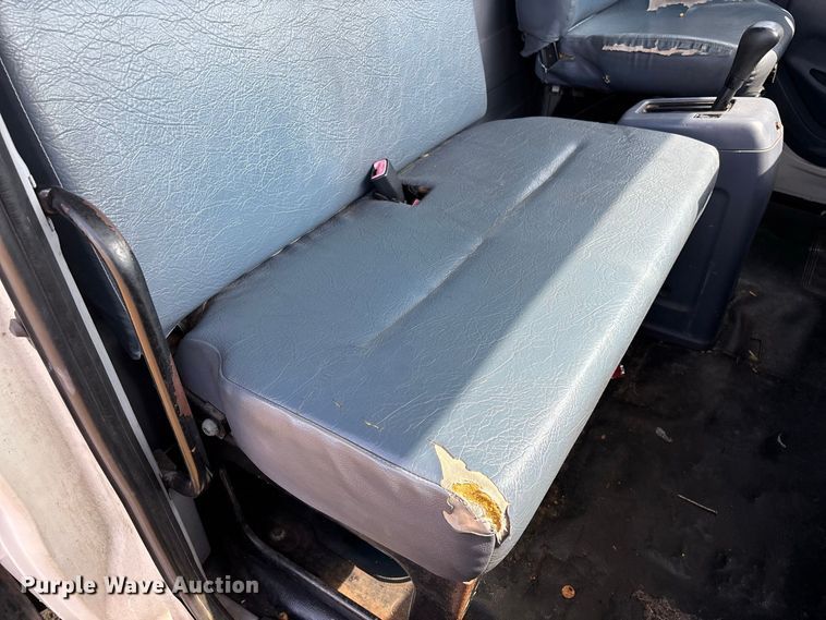 image for item FG0693 2007 Hino box truck