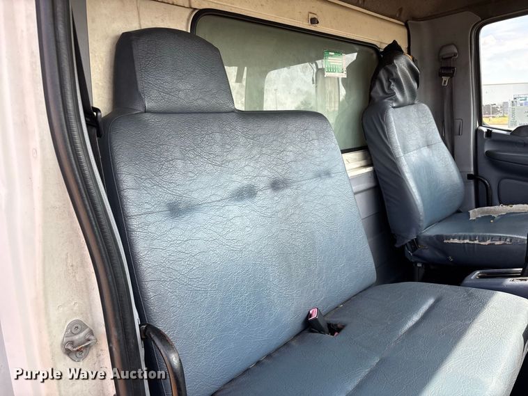 image for item FG0693 2007 Hino box truck