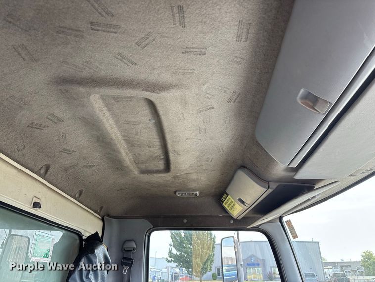 image for item FG0693 2007 Hino box truck