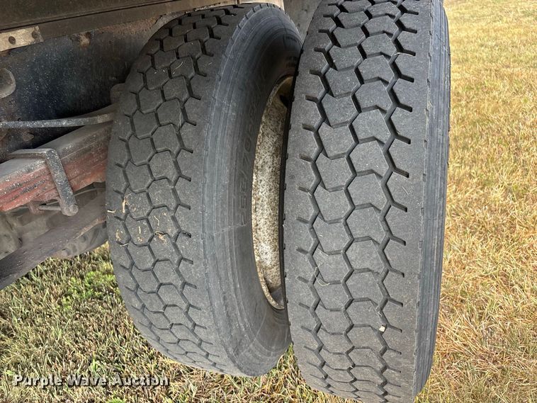 image for item FG0693 2007 Hino box truck
