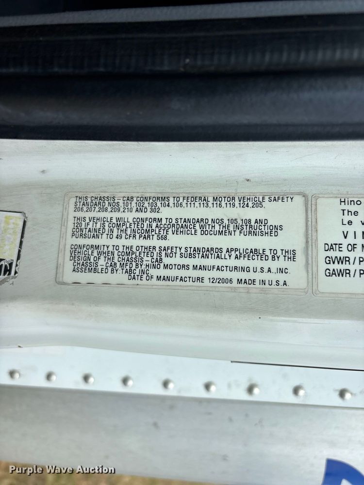 image for item FG0693 2007 Hino box truck