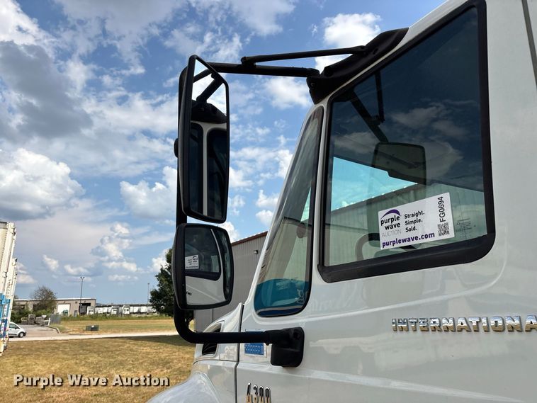 image for item FG0694 2007 International DuraStar 4300 box truck
