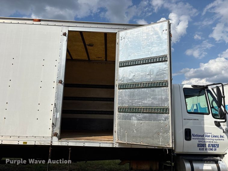 image for item FG0694 2007 International DuraStar 4300 box truck