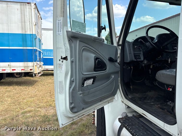 image for item FG0694 2007 International DuraStar 4300 box truck