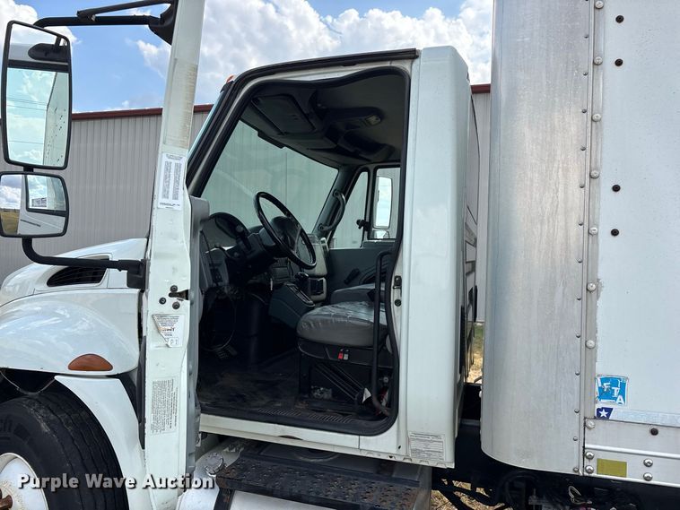 image for item FG0694 2007 International DuraStar 4300 box truck