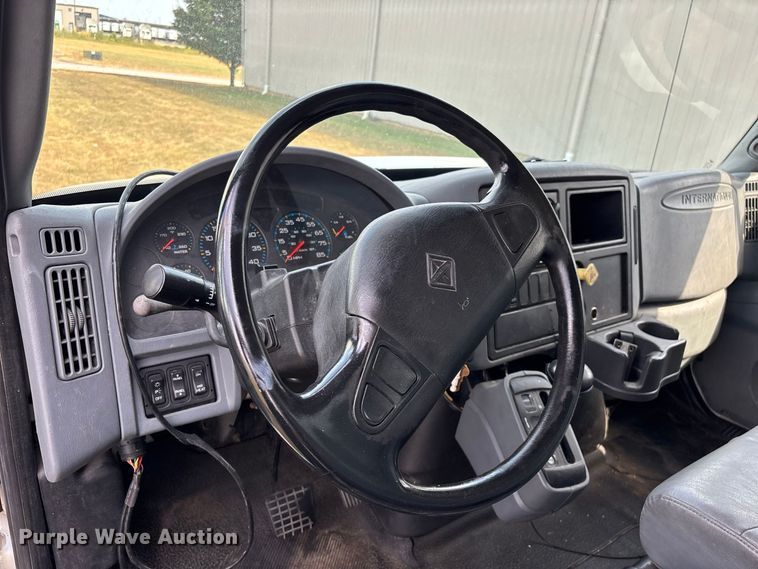 image for item FG0694 2007 International DuraStar 4300 box truck