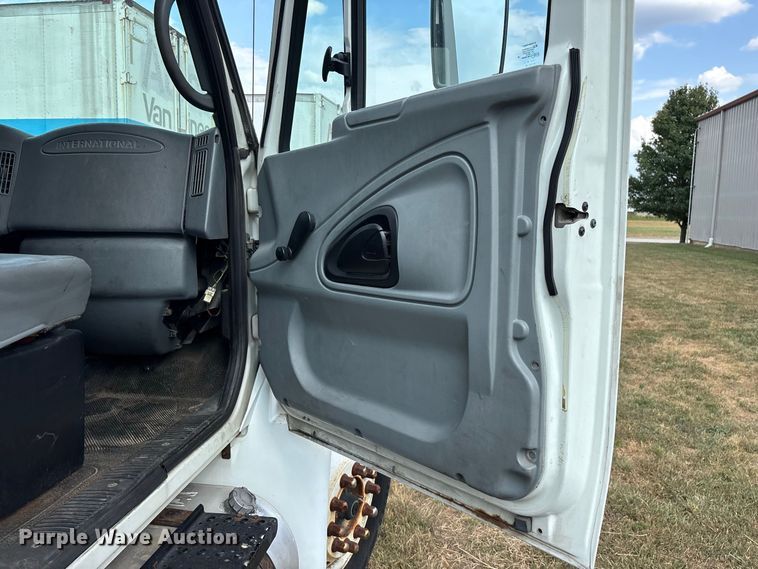image for item FG0694 2007 International DuraStar 4300 box truck