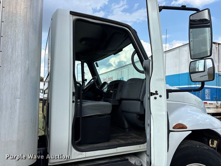 image for item FG0694 2007 International DuraStar 4300 box truck