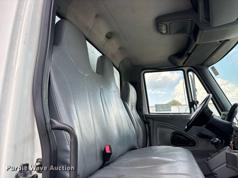 image for item FG0694 2007 International DuraStar 4300 box truck