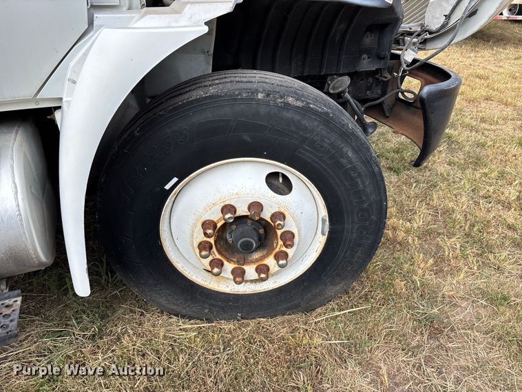 image for item FG0694 2007 International DuraStar 4300 box truck