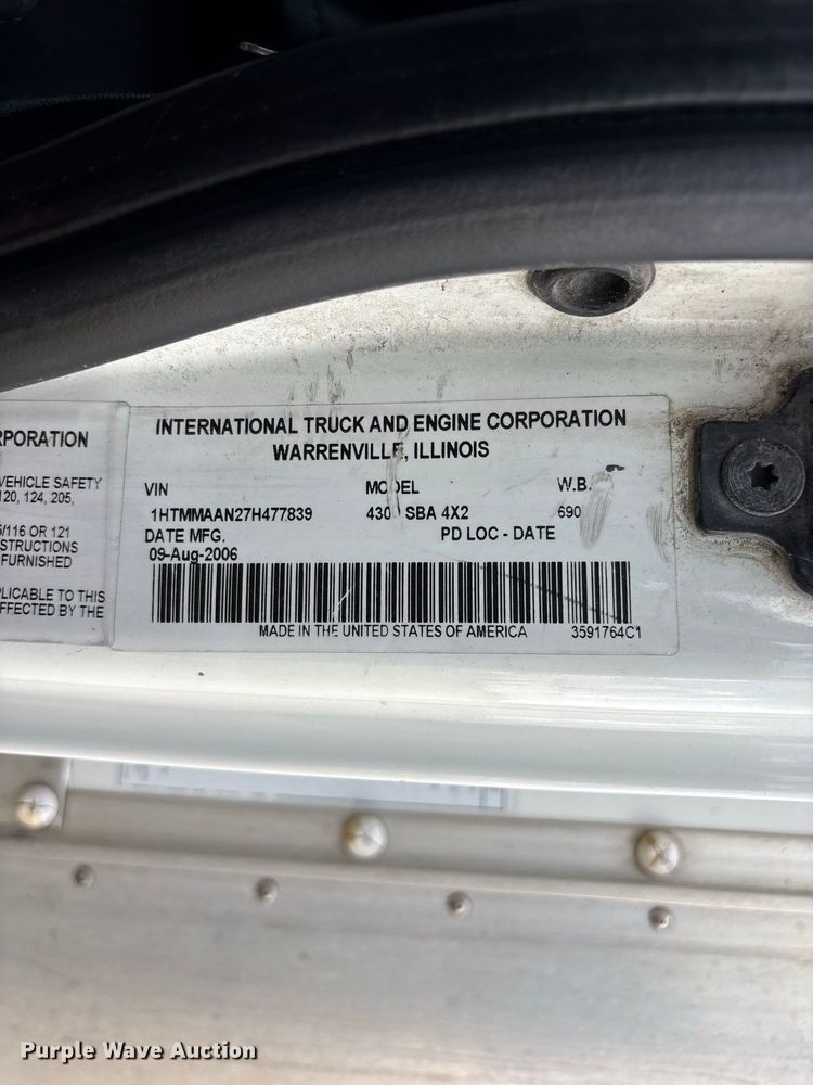 image for item FG0694 2007 International DuraStar 4300 box truck