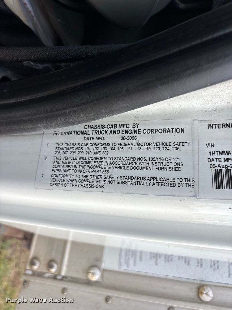 image for item FG0694 2007 International DuraStar 4300 box truck