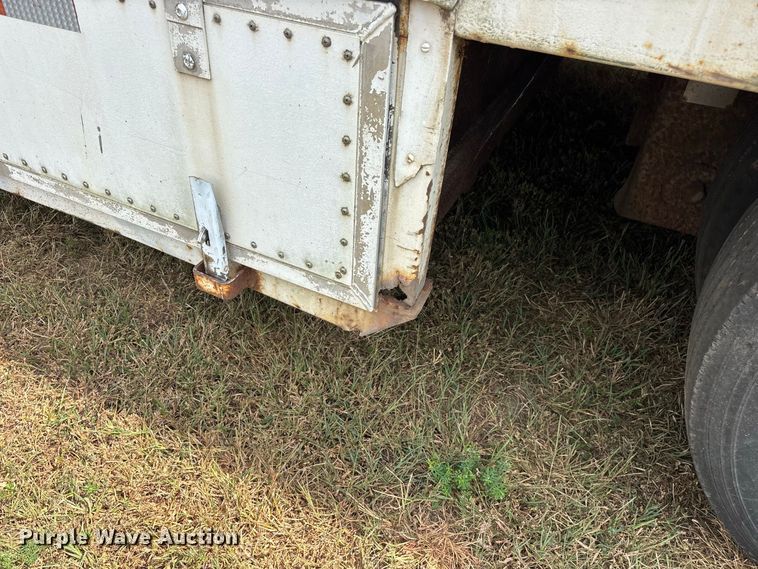 image for item FG0695 1990 Kentucky dry van trailer