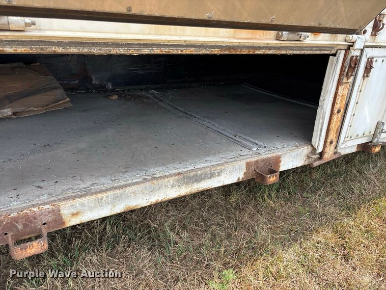 image for item FG0695 1990 Kentucky dry van trailer