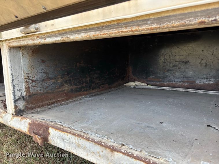 image for item FG0695 1990 Kentucky dry van trailer