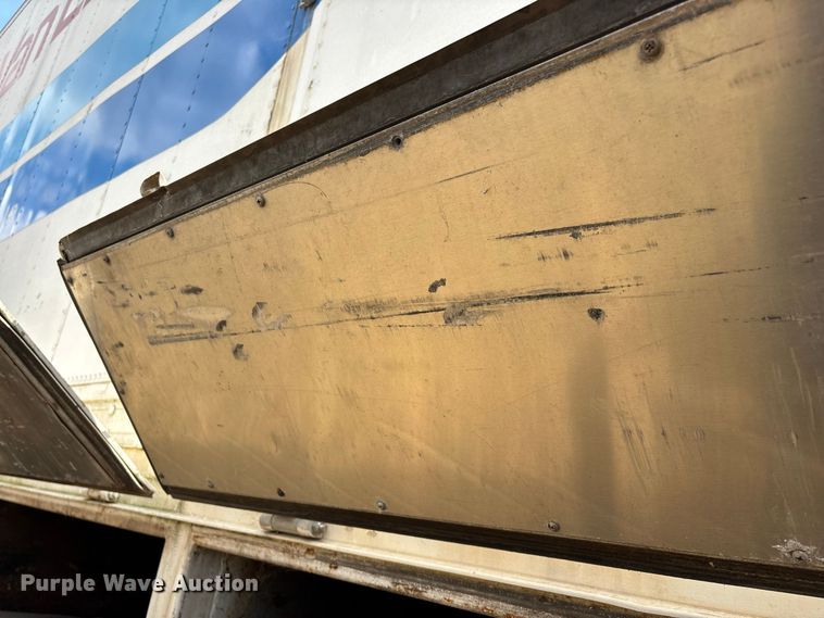 image for item FG0695 1990 Kentucky dry van trailer