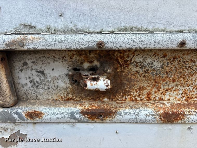 image for item FG0695 1990 Kentucky dry van trailer