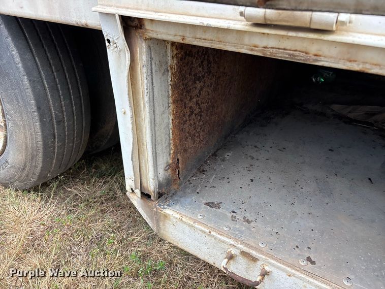 image for item FG0695 1990 Kentucky dry van trailer