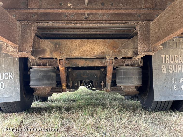 image for item FG0695 1990 Kentucky dry van trailer
