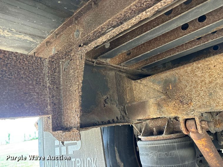 image for item FG0695 1990 Kentucky dry van trailer