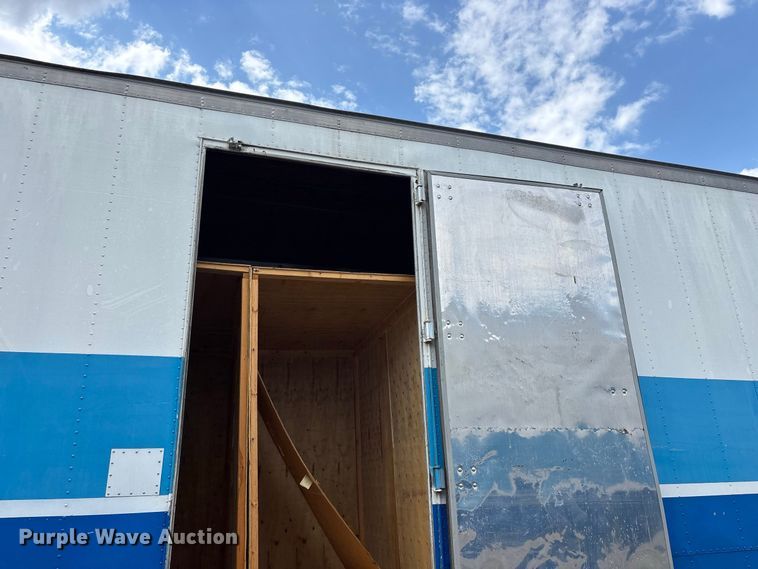 image for item FG0696 1989 Kentucky dry van trailer