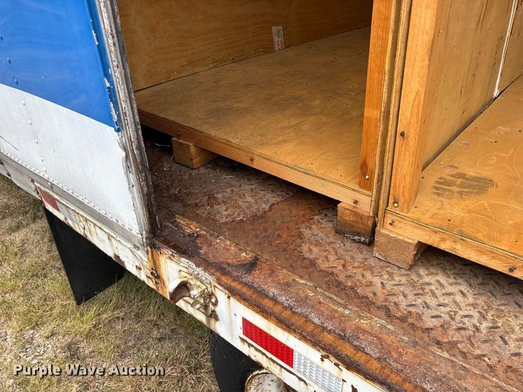 image for item FG0696 1989 Kentucky dry van trailer