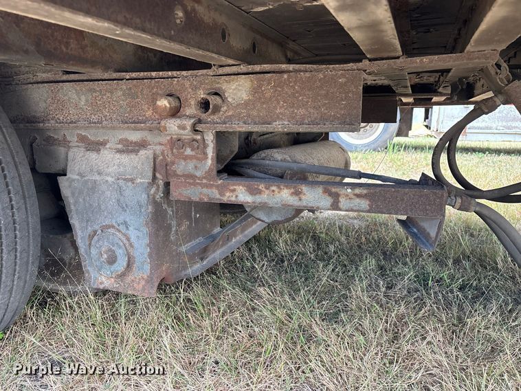 image for item FG0696 1989 Kentucky dry van trailer