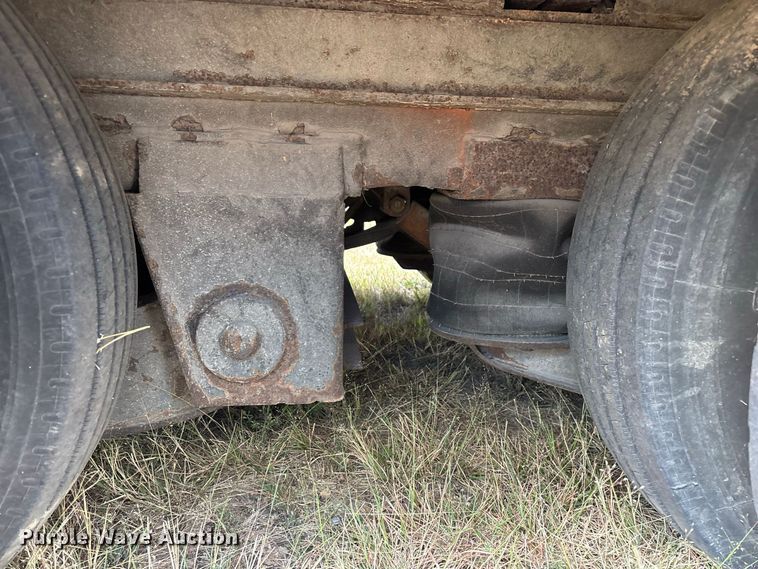 image for item FG0696 1989 Kentucky dry van trailer