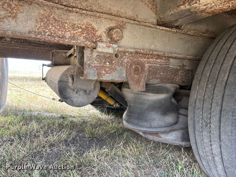 image for item FG0696 1989 Kentucky dry van trailer
