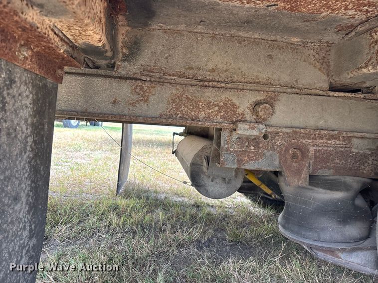 image for item FG0696 1989 Kentucky dry van trailer