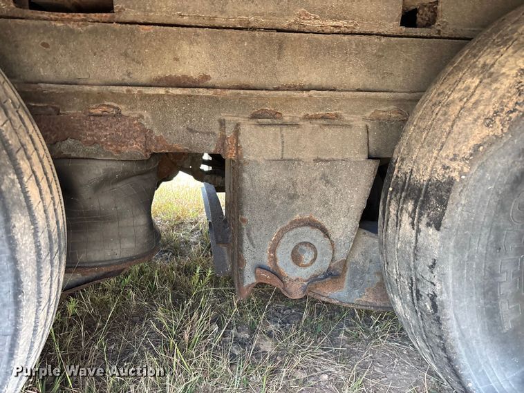 image for item FG0696 1989 Kentucky dry van trailer