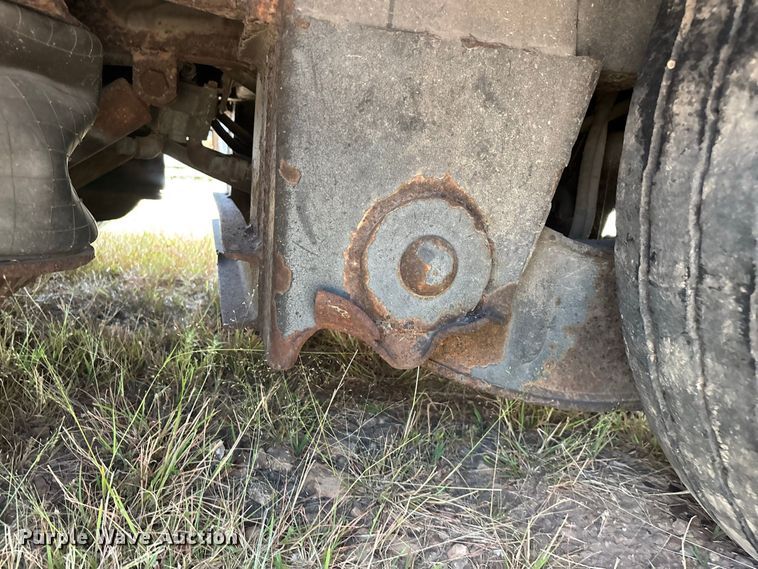 image for item FG0696 1989 Kentucky dry van trailer