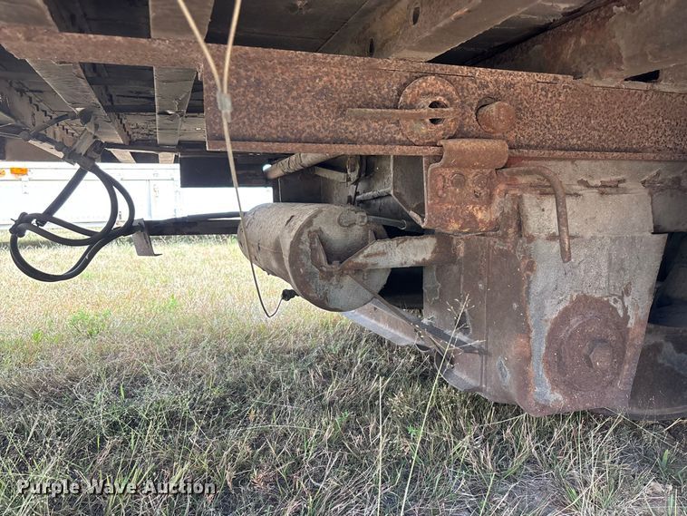 image for item FG0696 1989 Kentucky dry van trailer
