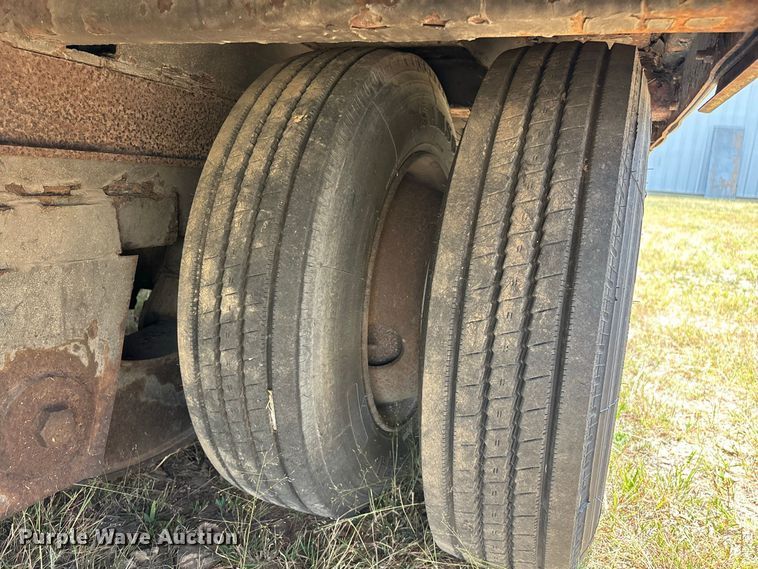 image for item FG0696 1989 Kentucky dry van trailer