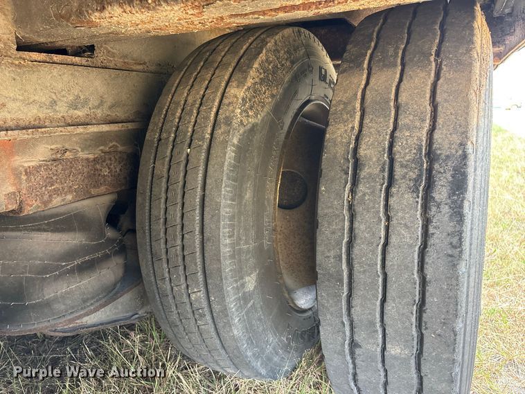 image for item FG0696 1989 Kentucky dry van trailer