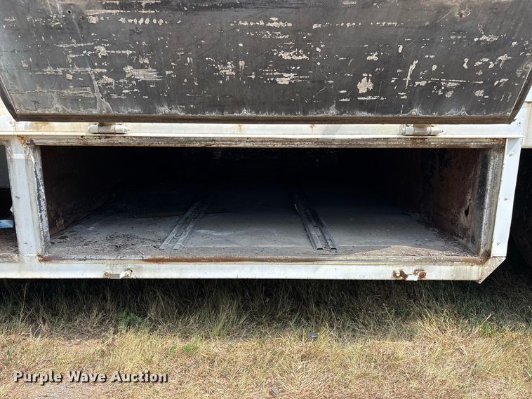 image for item FG0697 1989 Kentucky dry van trailer
