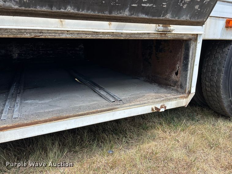 image for item FG0697 1989 Kentucky dry van trailer
