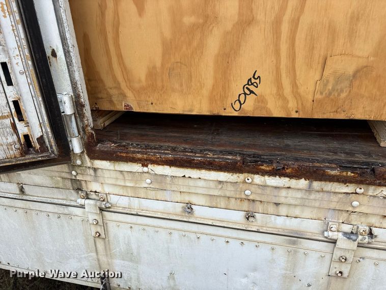 image for item FG0697 1989 Kentucky dry van trailer