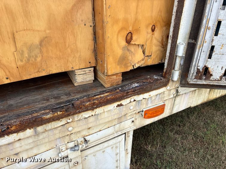 image for item FG0697 1989 Kentucky dry van trailer