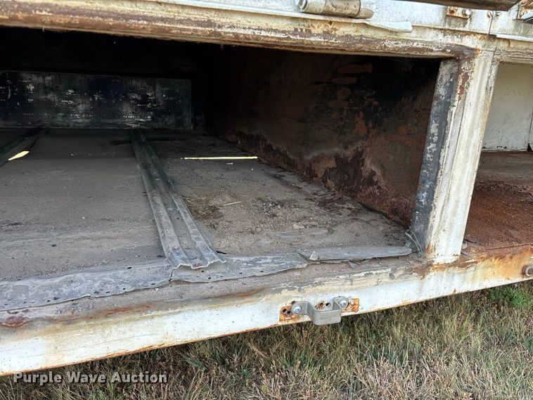 image for item FG0697 1989 Kentucky dry van trailer