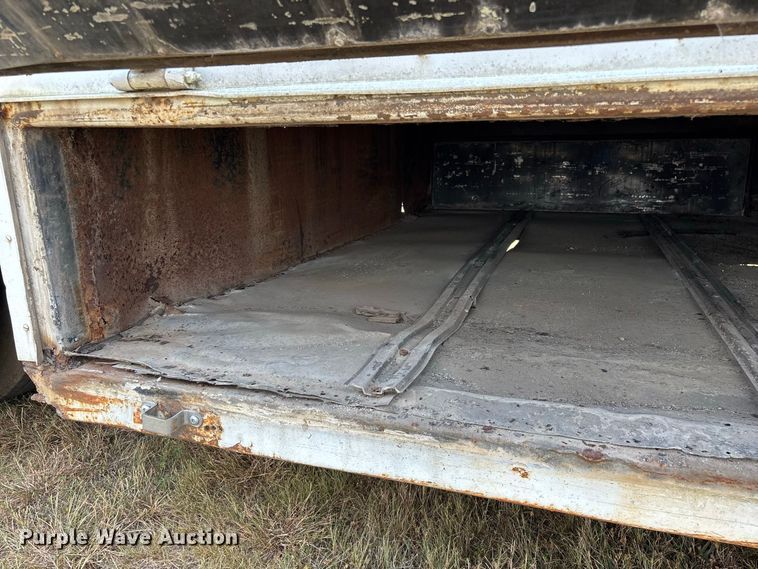 image for item FG0697 1989 Kentucky dry van trailer