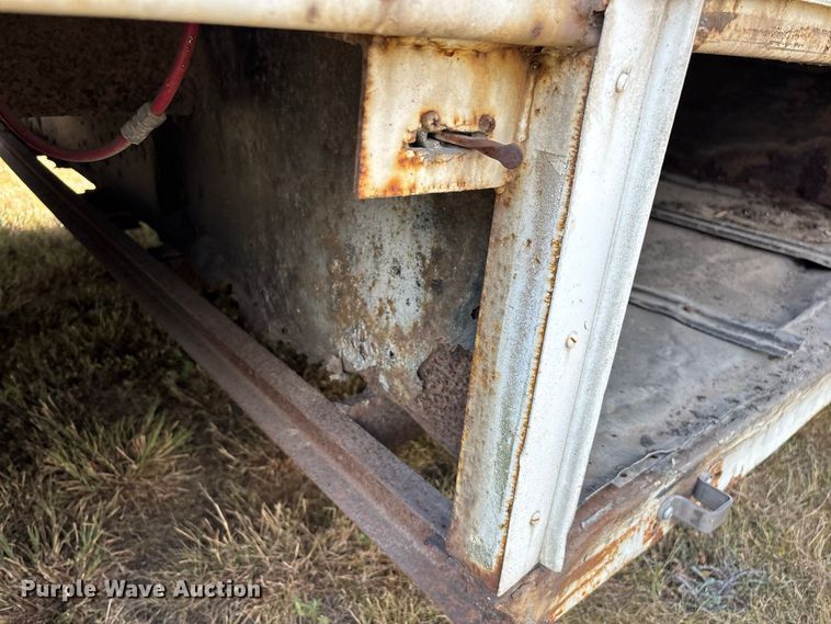 image for item FG0697 1989 Kentucky dry van trailer