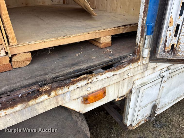 image for item FG0697 1989 Kentucky dry van trailer
