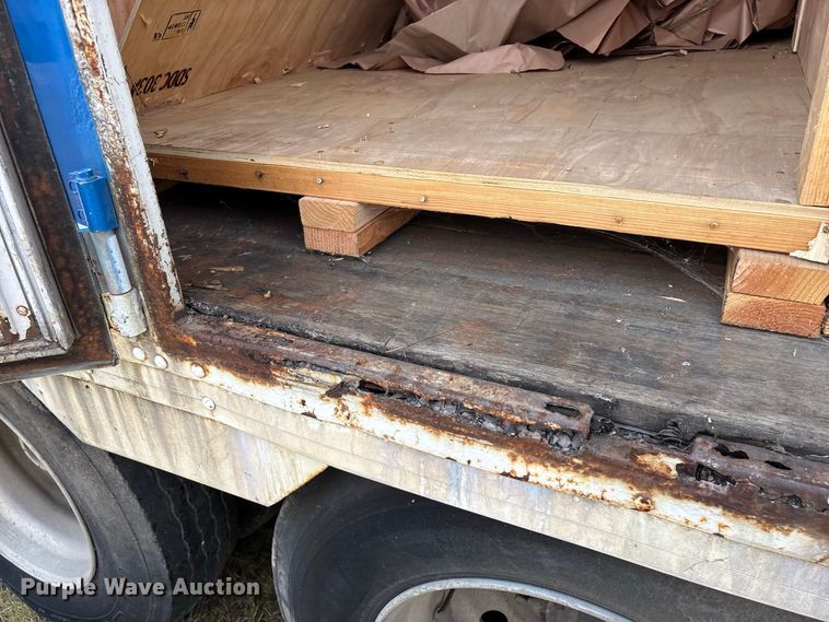 image for item FG0697 1989 Kentucky dry van trailer