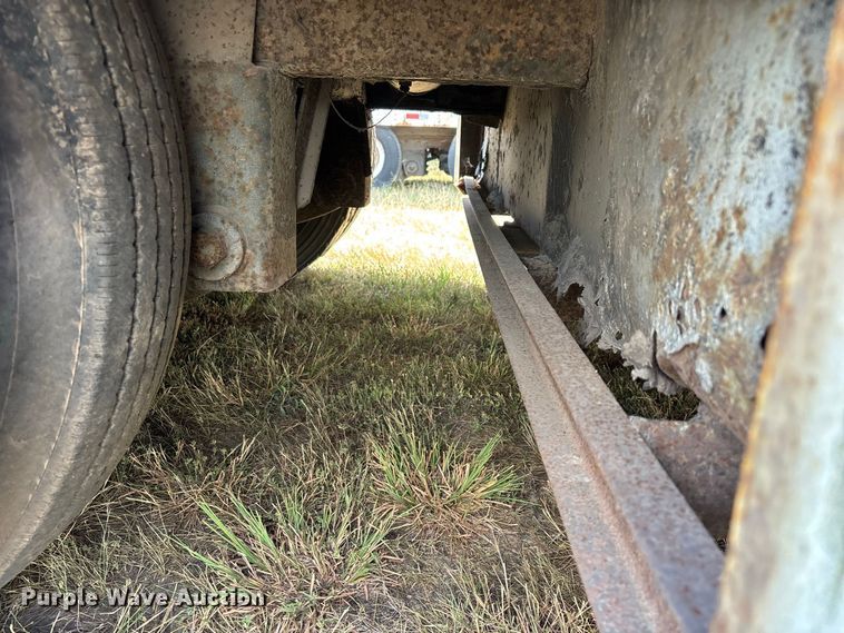 image for item FG0697 1989 Kentucky dry van trailer