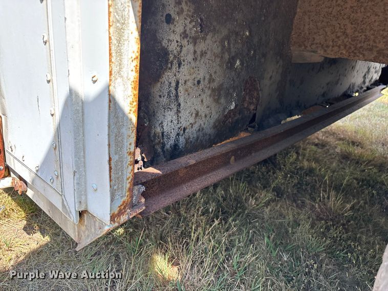 image for item FG0697 1989 Kentucky dry van trailer