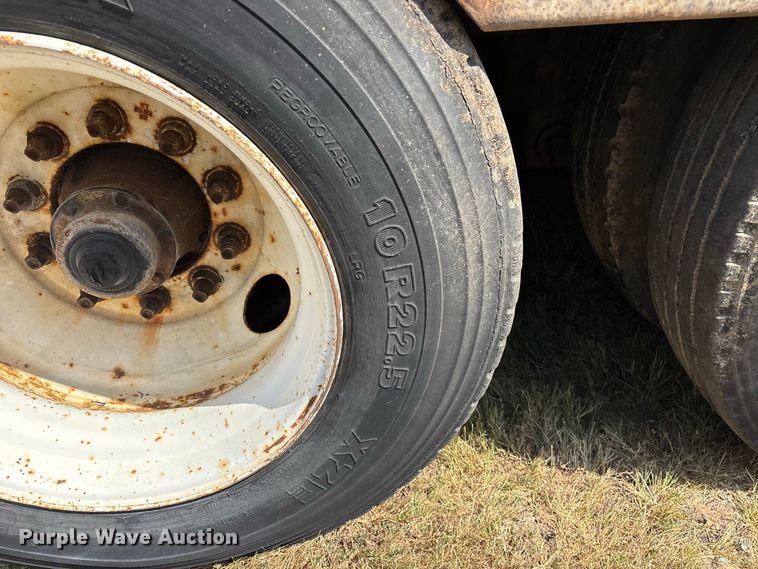 image for item FG0697 1989 Kentucky dry van trailer